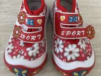 19-es kislány cipő 