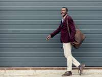 Divatos férfi táska – 5 ok, amiért megéri viselni